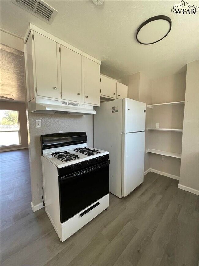 Foto del edificio - 5001 Lakefront Dr