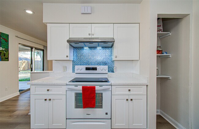 Building Photo - 5926 Ettrick Dr