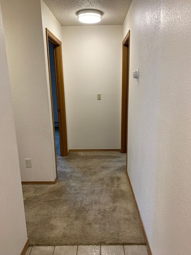 Building Photo - 2 BR 2 BA | Washer & Dryer | Heated Garage | AVAILABLE NOW!!