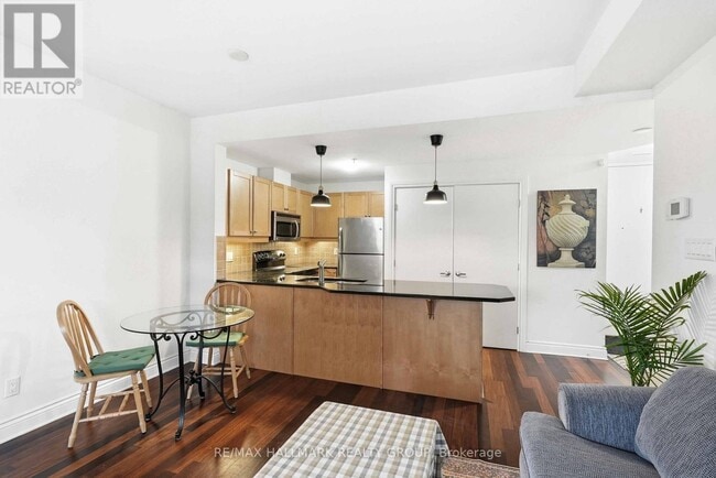 Building Photo - 323 Winona Ave