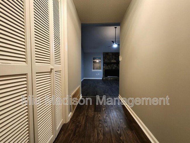 Building Photo - 1531 Marcy Cir