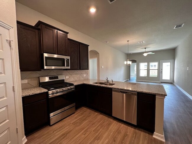 Building Photo - Spacious Single-Story Duplex with Upgraded Kitchen Appliances