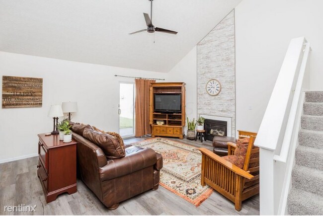 Building Photo - 1517 Sarin St