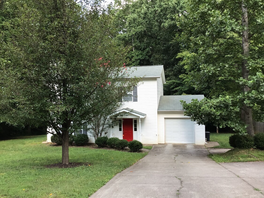 6156 Brinkley Park Drive House for Rent in Belews Creek, NC