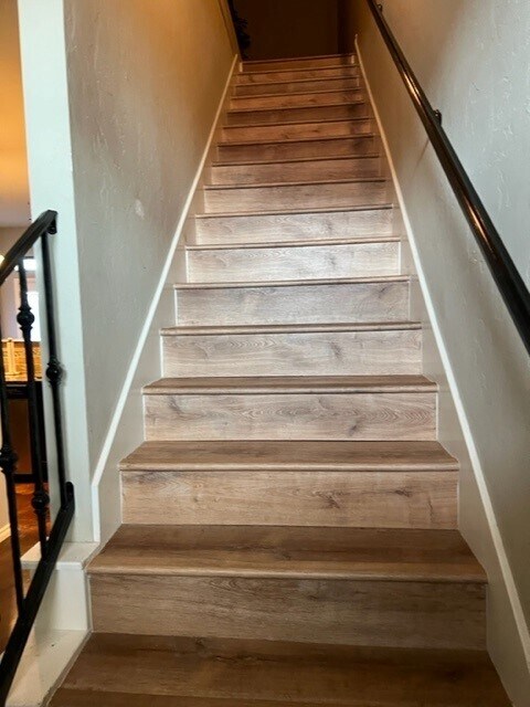 vinyl on stairs and all bed rooms - 531 S Fretz Ave