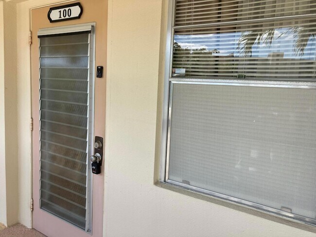 Foto del edificio - 100 Ventnor E