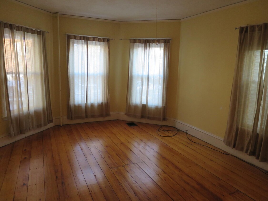 Primary Photo - 26 Linden St