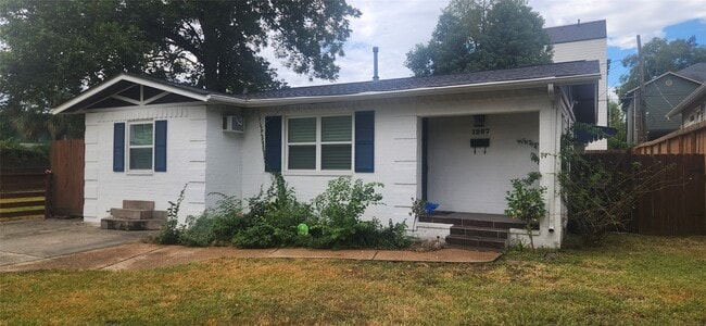 Building Photo - 1207 Archer St