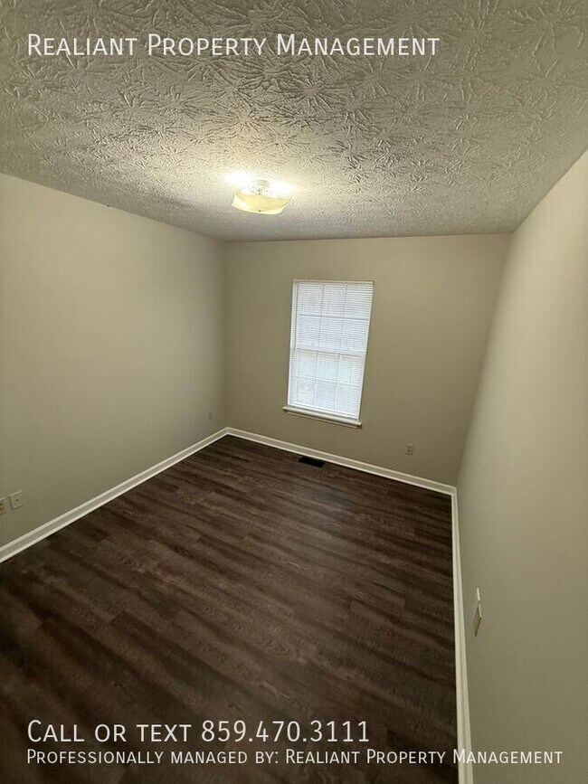 Foto del edificio - 223 Tanbark Dr