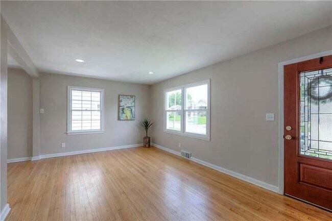 Foto del edificio - 1212 Everett Ave
