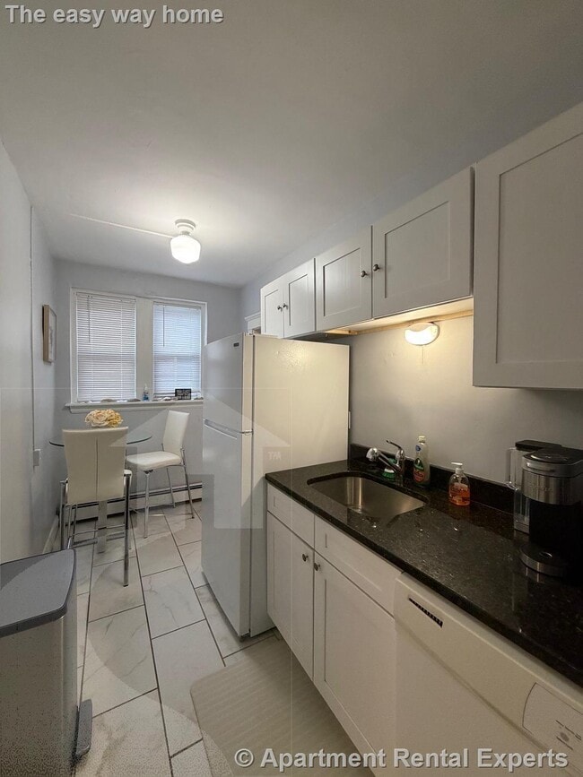 Building Photo - 15 Ives St