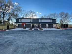 Building Photo - 1927 Lindbergh Dr