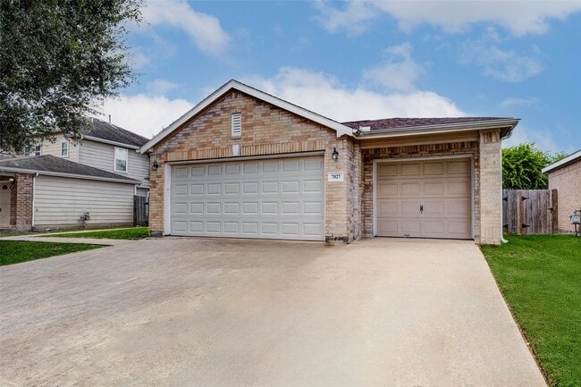 Building Photo - 7027 Parkford Meadow Dr