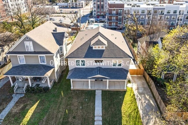 Building Photo - 1571 Court Ave