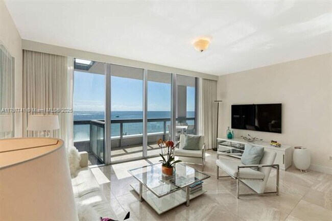 Foto del edificio - 6899 Collins Ave