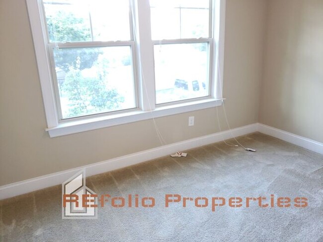 Foto del edificio - Lovely 3 Story 3 Bedroom 3.5 Bath 1 Car-Ga...