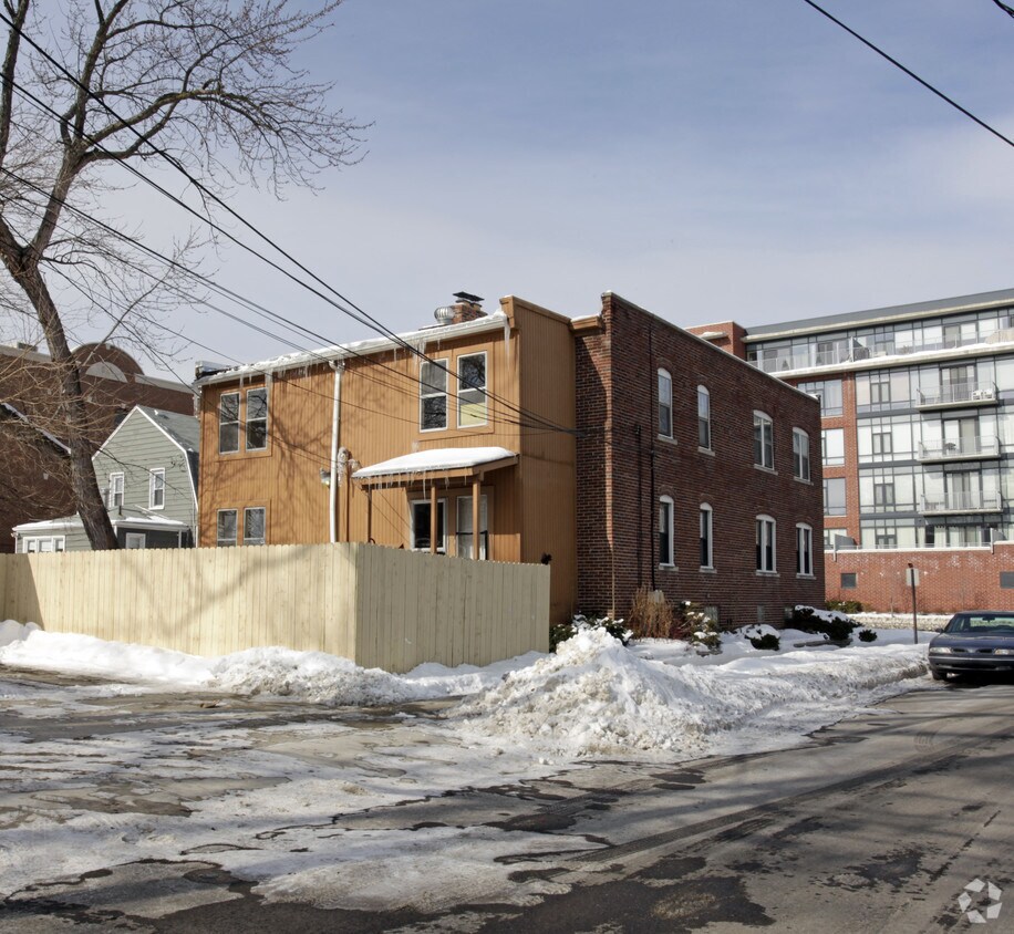 526528 E Eleven Mile Rd, Royal Oak, MI 48067 Apartments in Royal Oak, MI