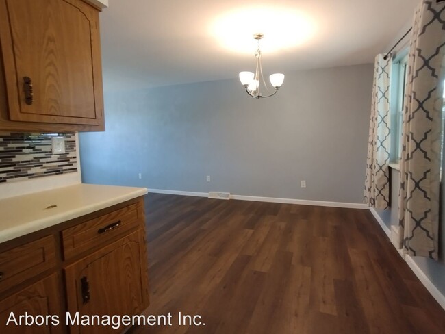 Building Photo - 3 br, 1.5 bath House - 515 St. Andrews Drive