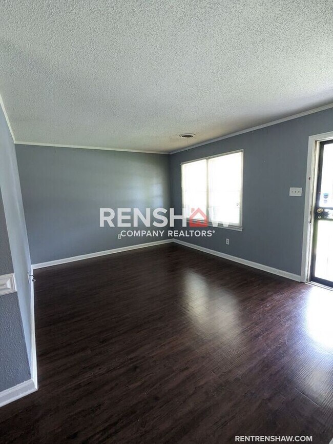 Building Photo - Cute 3/1 Colonial Acres Home Now Available...