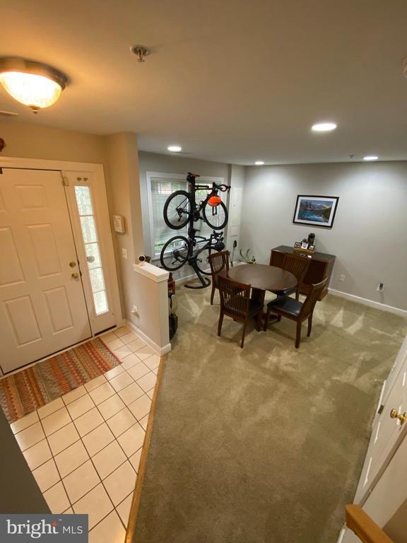 Foto del edificio - 8143 Skelton Cir
