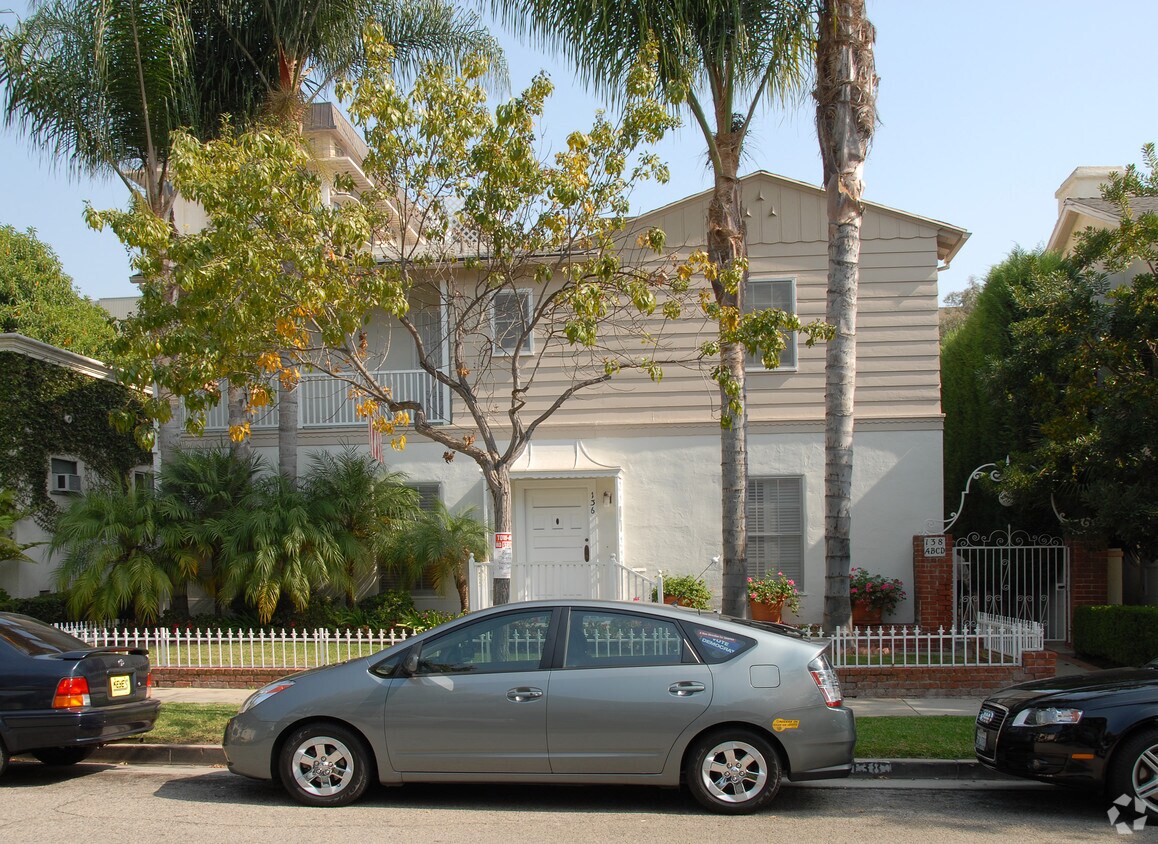 Building Photo - 136-138 S Camden Dr