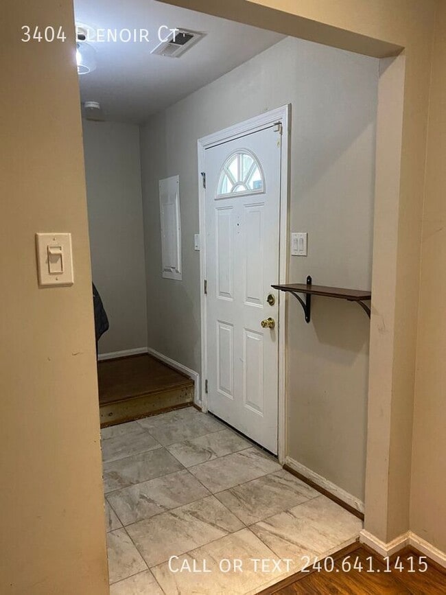 Building Photo - 3404 Elenoir Ct