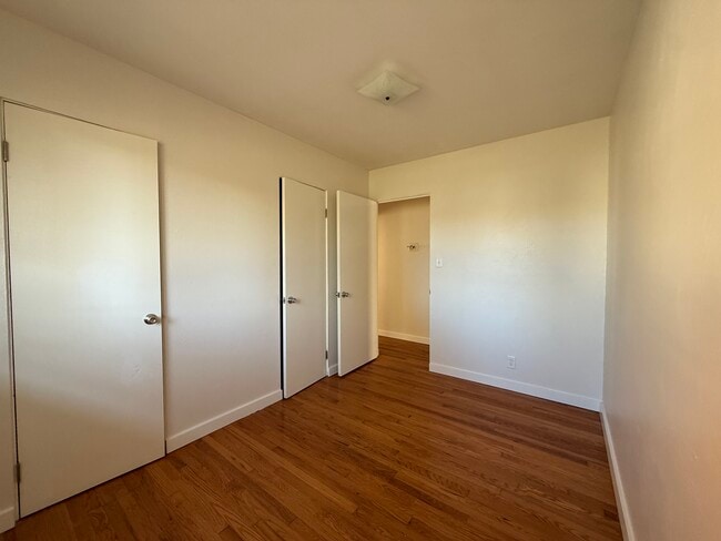 Building Photo - 1344 Pyle Ave