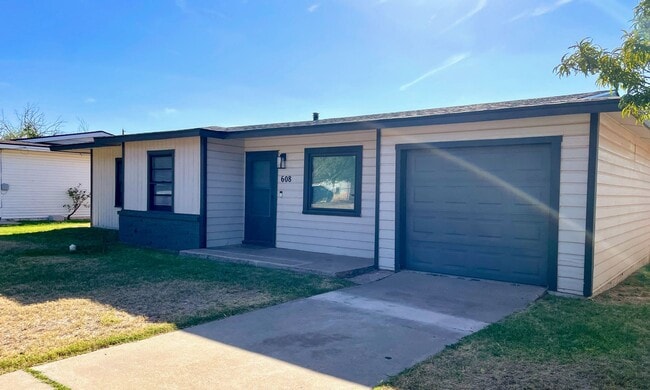 Building Photo - Bright-Living Retreat in Big?Spring – Your Perfect 3-Bed, 1-Bath Home!