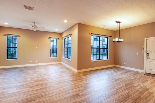 Foto del edificio - 2251 Nairn Dr