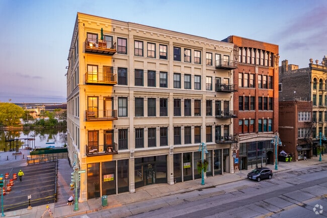 Building Photo - 201-205 N Water St
