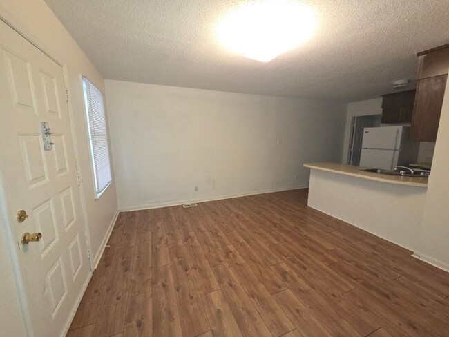 Building Photo - 200 S Linwood Ave