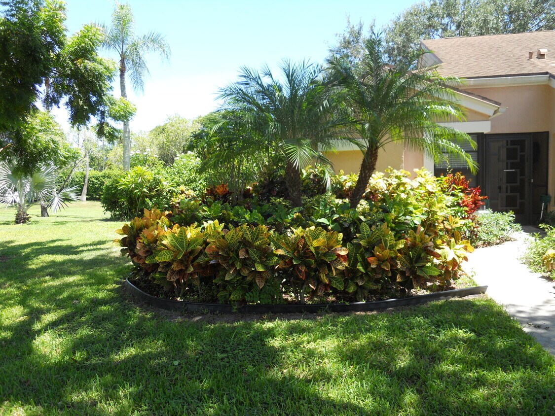 Foto principal - 8199 Springlake Dr