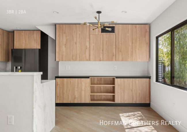 Building Photo - 1450 1/2 Crescent Heights Blvd -