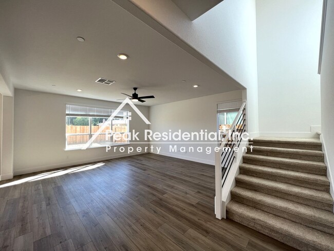 Foto del edificio - Beautiful Brand New Elk Grove 4bd/2.5ba Ho...