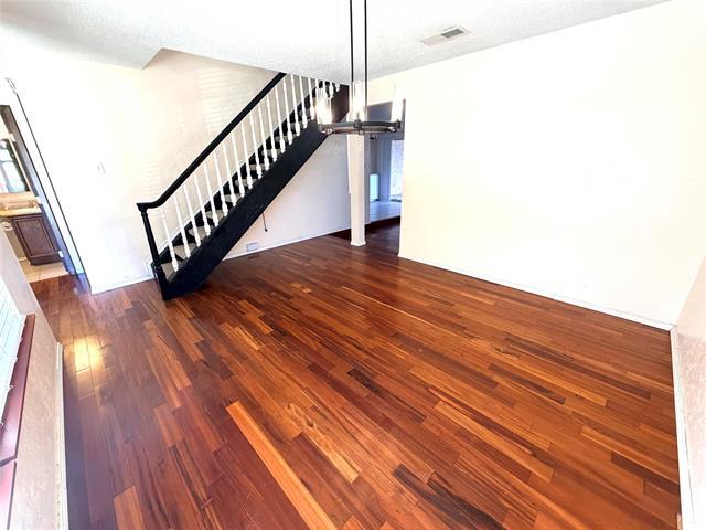 Foto del edificio - 2021 Clubview Dr