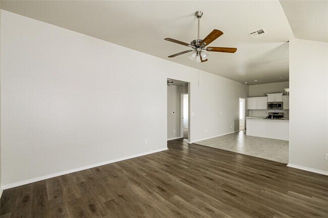 Foto del edificio - 4608 Crystal Clear Ln