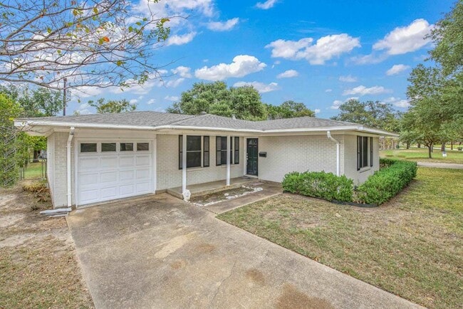 Foto del edificio - 2003 Vinewood Dr