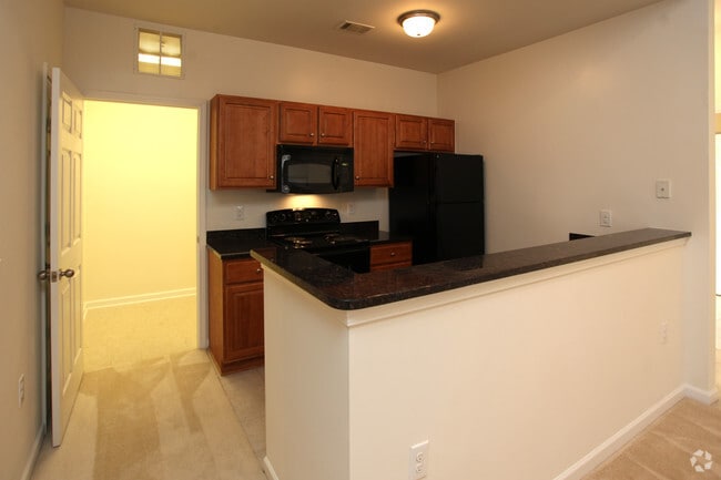 Foto del edificio - Robinhood Court Apartments and Villas