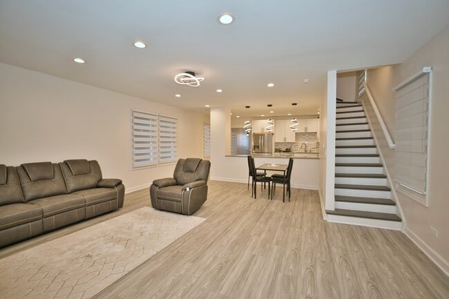 Building Photo - 4616 N Kostner Ave