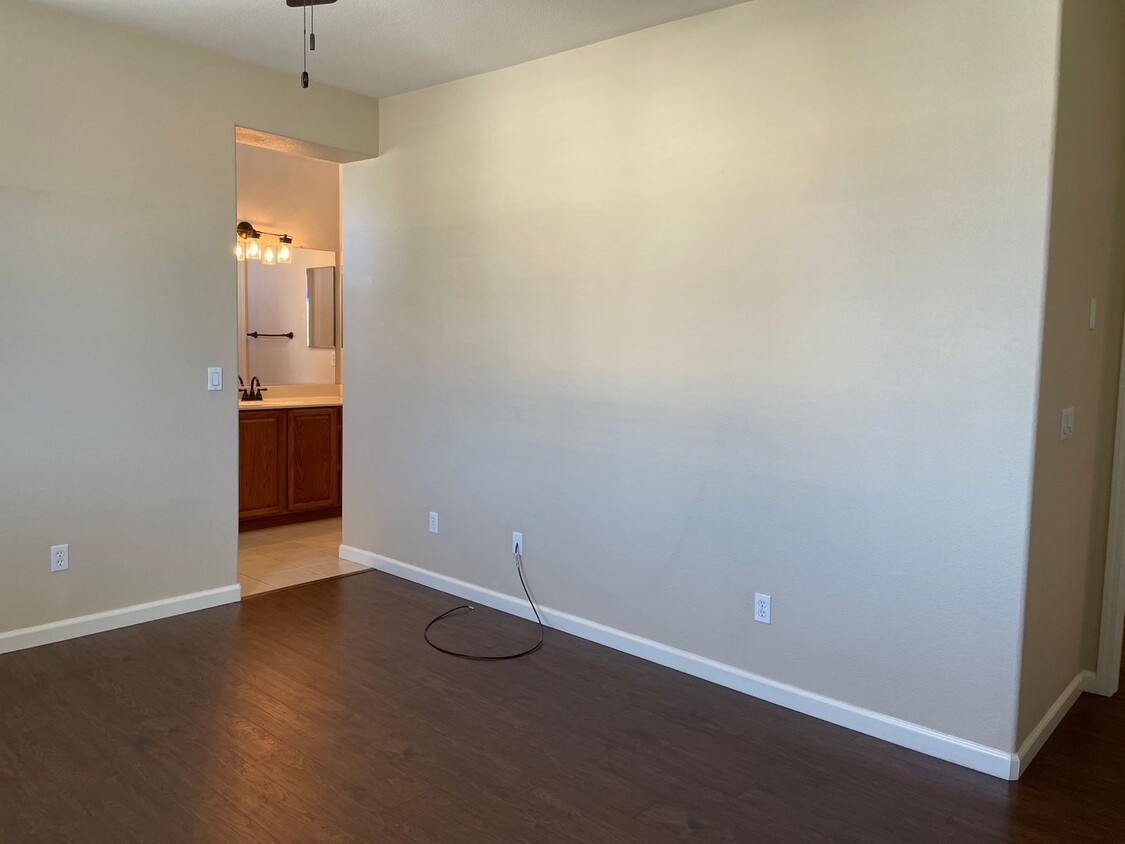 Foto principal - 2 Bedroom / 2.5 Bathroom Reno Home