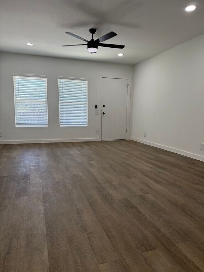 Building Photo - Remodeled Private San Pedro Square Studio