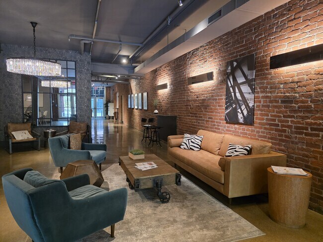 Foto del edificio - 448 W Nationwide Blvd