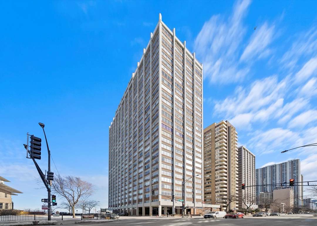 Foto principal - 6171 N Sheridan Rd