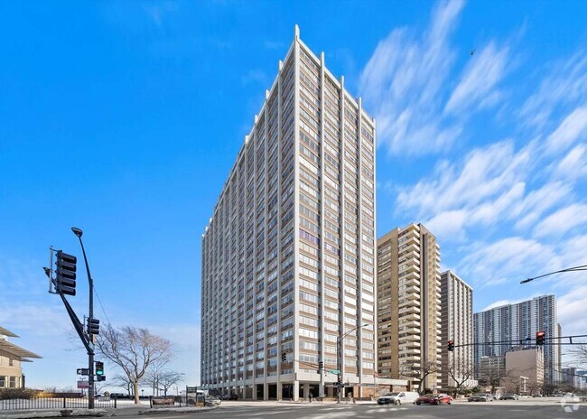 Building Photo - 6171 N Sheridan Rd