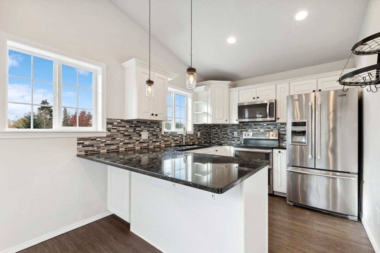 Foto principal - 2 bedroom, 1 bath apartment, close to down...