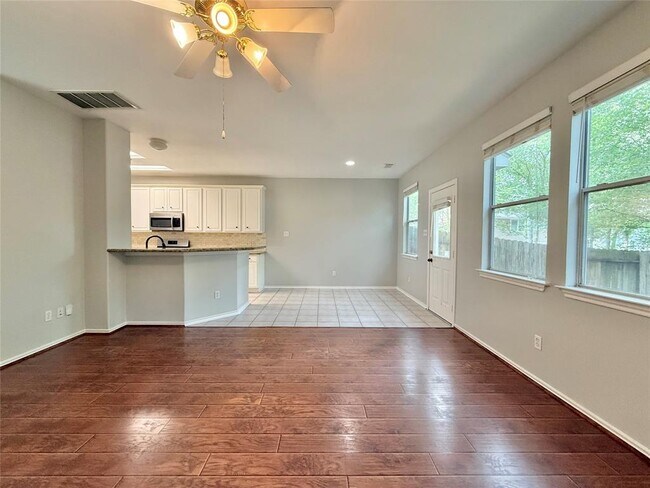 Building Photo - 23 Blue Creek Pl