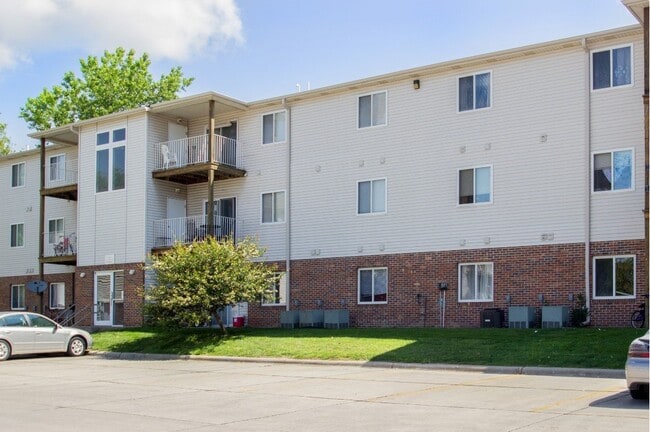 Building Photo - 649 Parkwild Dr