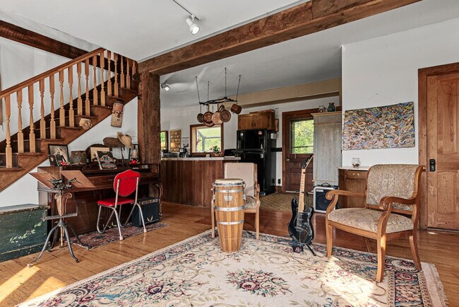 Building Photo - 1087 State Rd