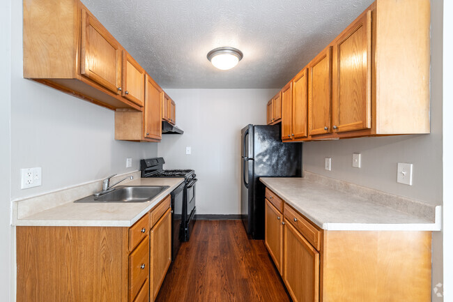 2BR, 1.5BA .....780 Sq. Ft. - Summit Ridge Apartments