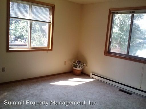 Building Photo - 211 Red Fox Rd
